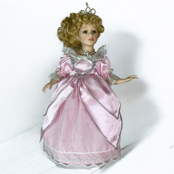 Vintage Porcelain Princess Doll Birthstone Collection April Diamond Pink 17” - Picture 16 of 16